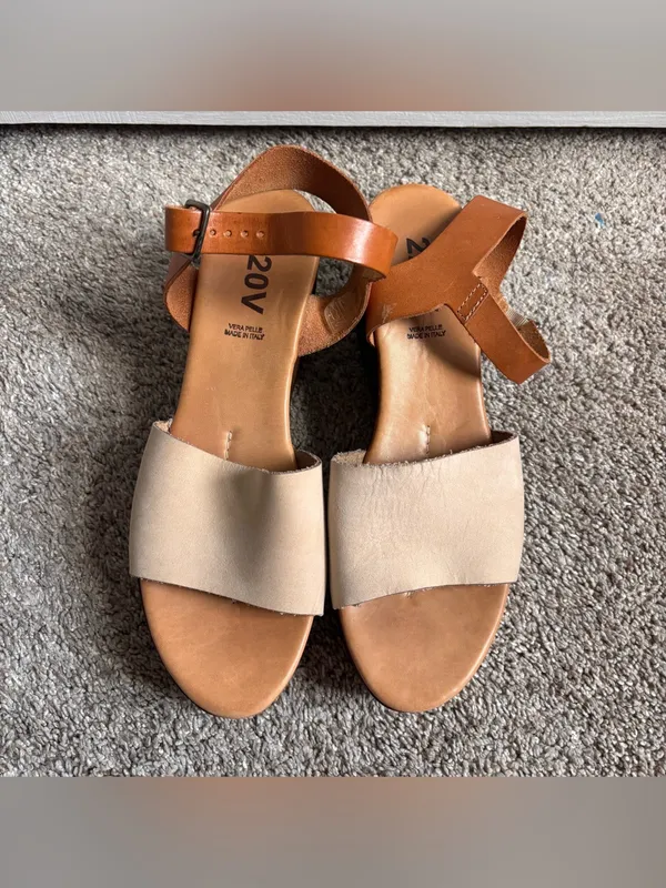 220V Italian Leather Beige Nubuck Wood Wedge Sandals Size 41 Beautiful 220V - Image 3