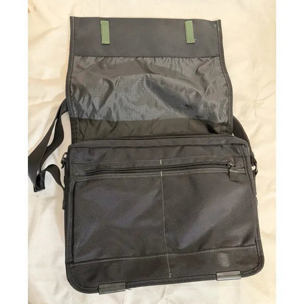 Targus Unofficial Messenger Bag TSM104US Black‎ Nylon EUC Laptop Pockets - Image 2