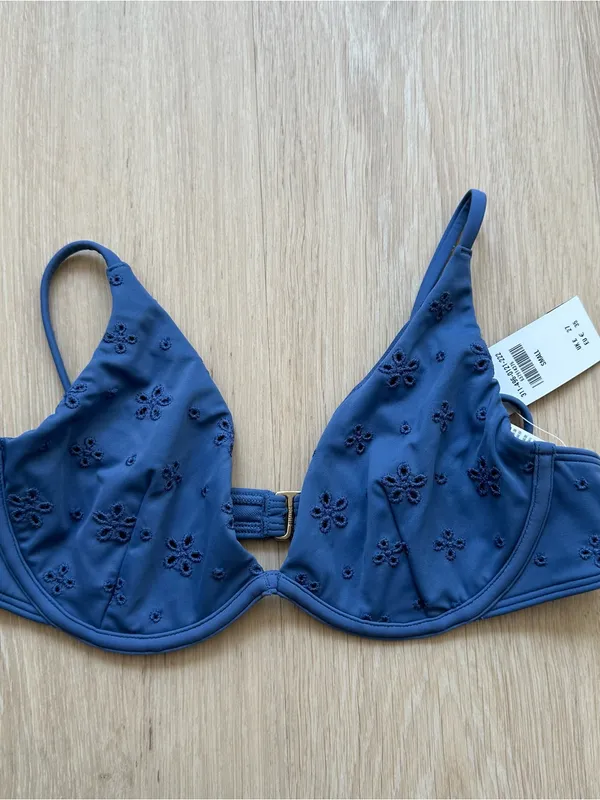 NWT Hollister Eyelet Blue Underwire Plunge Bikini Top - Image 5
