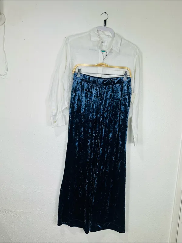 A New Day Women’s 2-Piece Outfit Set GAP Shirt & Velvet Wide Leg Pants Size Small - Image 10