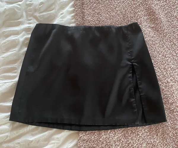 Edikted Black Mini Skirt - Image 3