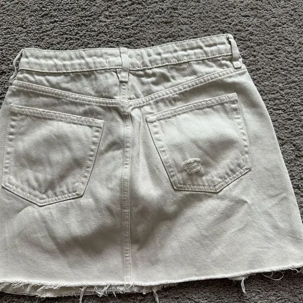We The Free Women's Khaki Denim Mini Skirt Size 28 Casual Distressed EUC - Image 2