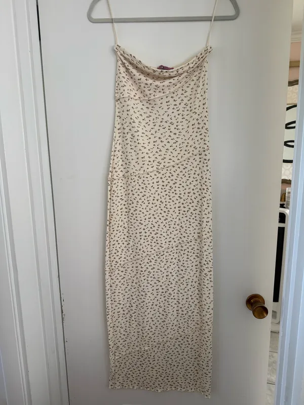 Edikted Maxi Dress Floral Cream Pattern - Image 3