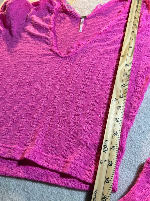 Free People dream girl hot pink top vneck lace XS - Image 3