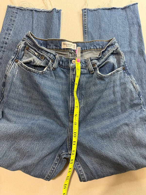 Abercrombie & Fitch Women's Straight-Leg Jeans in Classic Blue Denim - Image 4