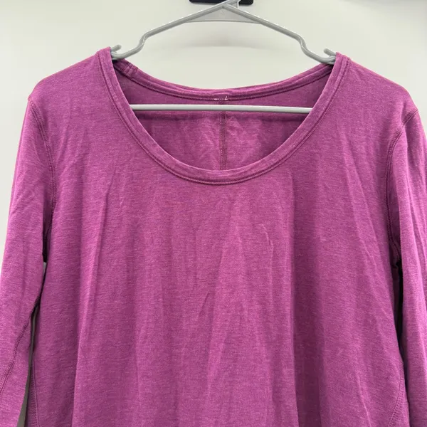 Lululemon Purple Long Sleeve Scoop Neck High Split Hem Shirt‎ Sz S - Image 2