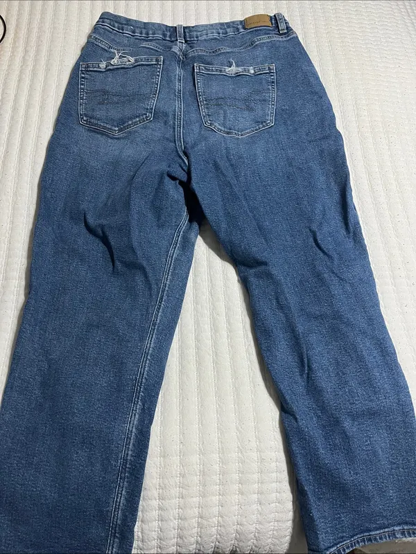 American Eagle Outfitters Straight-Leg Women's Jeans in Medium Blue Wash - Image 4