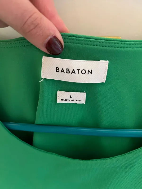 Aritzia Kelly Green Babaton Contour Crew Tee - Image 3