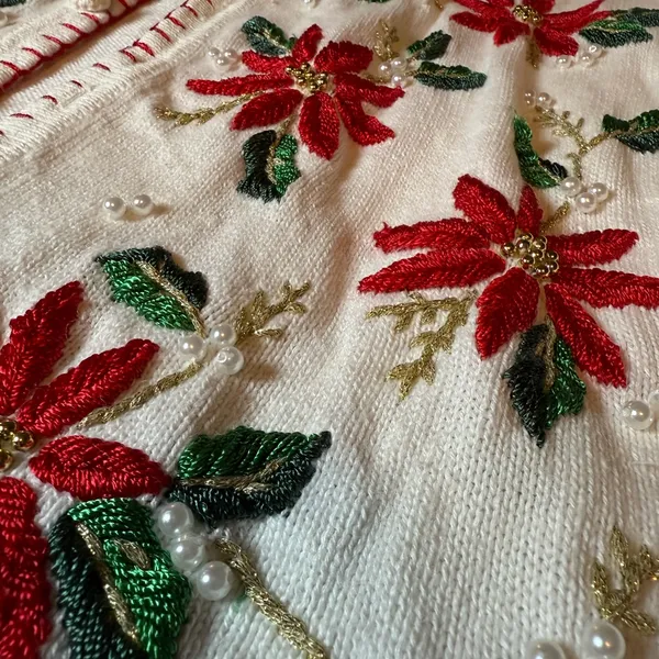 VINTAGE Victoria Jones White Embroidery Christmas Cardigan size L - Image 10