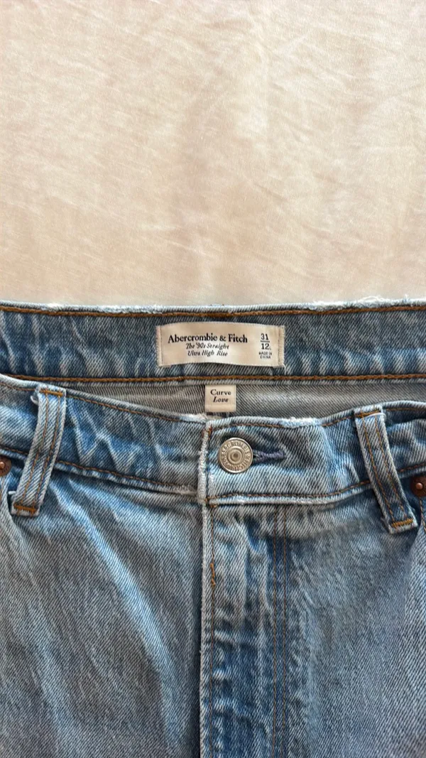 Abercrombie Curve Love Ultra High-Rise 90s Jeans - Image 3