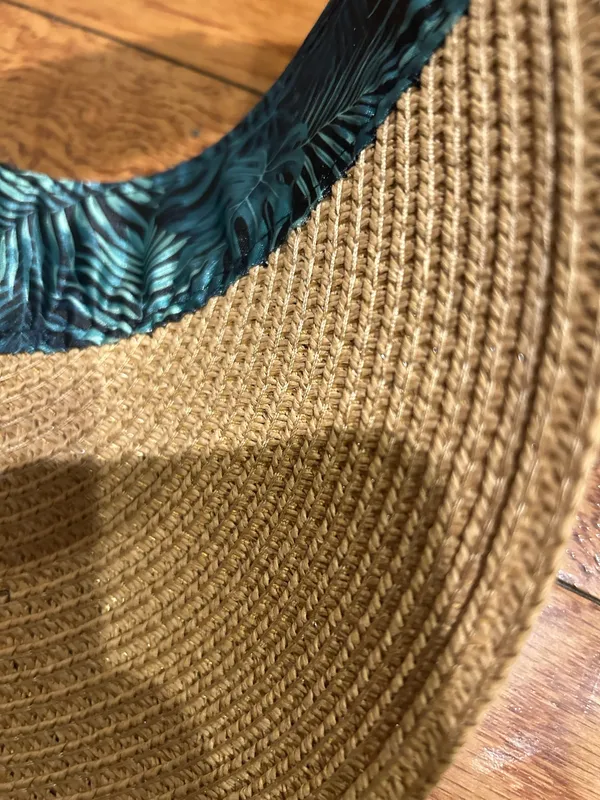 bon voyage STARBOARD NWT Wide Brim Straw Visor Hat with green leave Print Band - Image 12