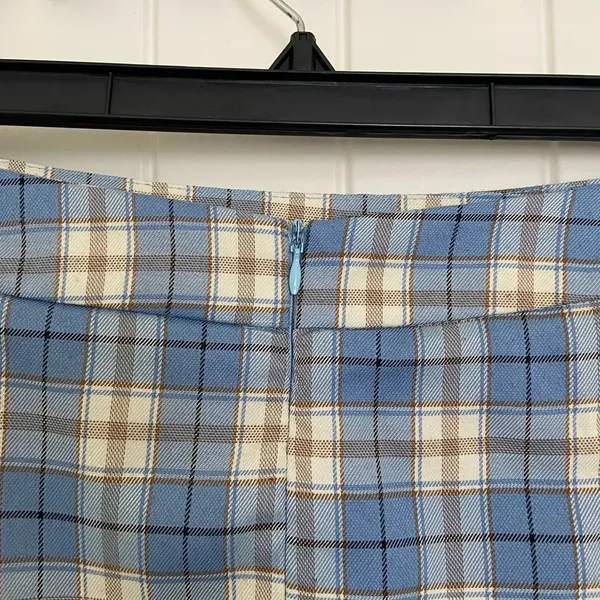 Zaful women’s plaid‎ miniskirt — large (size 8) - Image 3