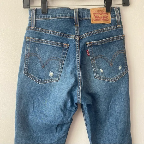 Levi’s Wedgie Skinny Jeans Button Fly‎ Distressed - Image 4
