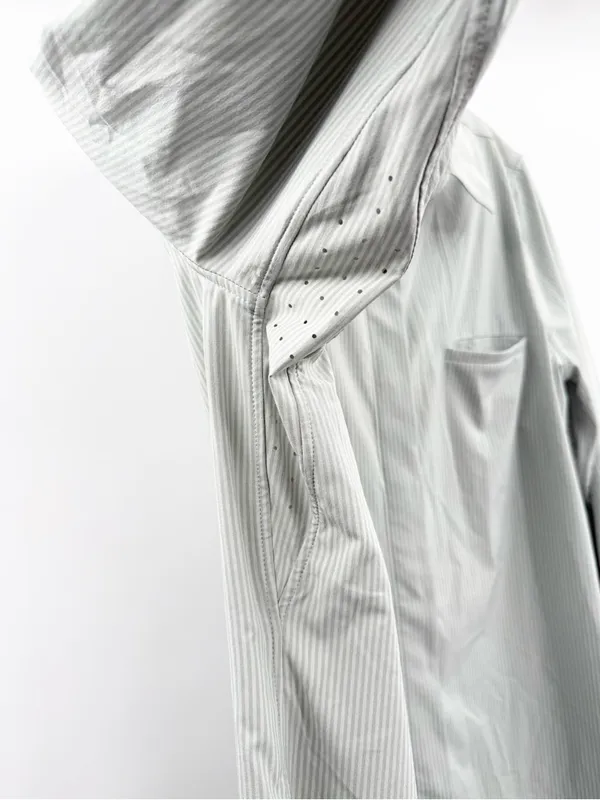 Athleta Women's‎ Light Green Pinstripe Button-Down Shirt Size Medium - Image 6