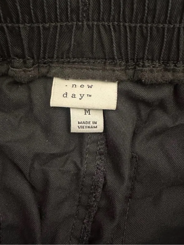 a new day Cargo Pants Size Medium 0077 - Image 2