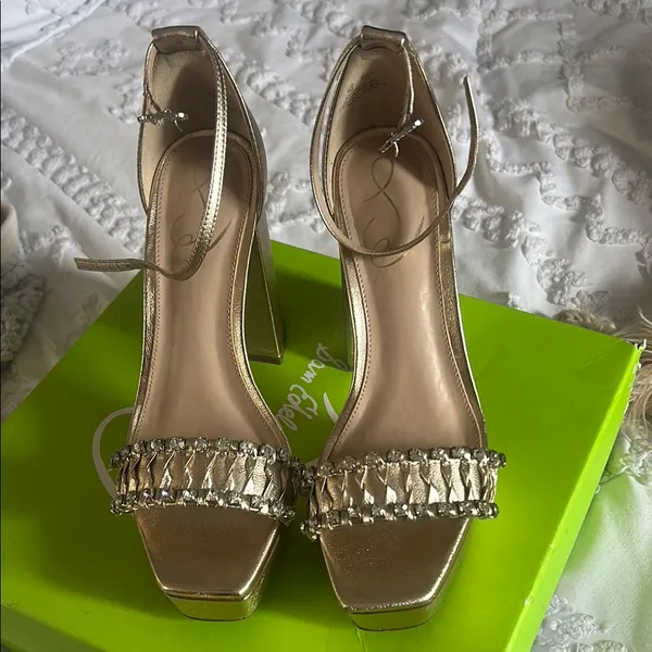 Elegant Gold Heeled Sandals - Image 2