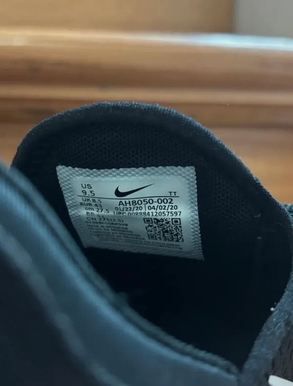 Nike Air Max 270 Black and White Sneakers - Image 7