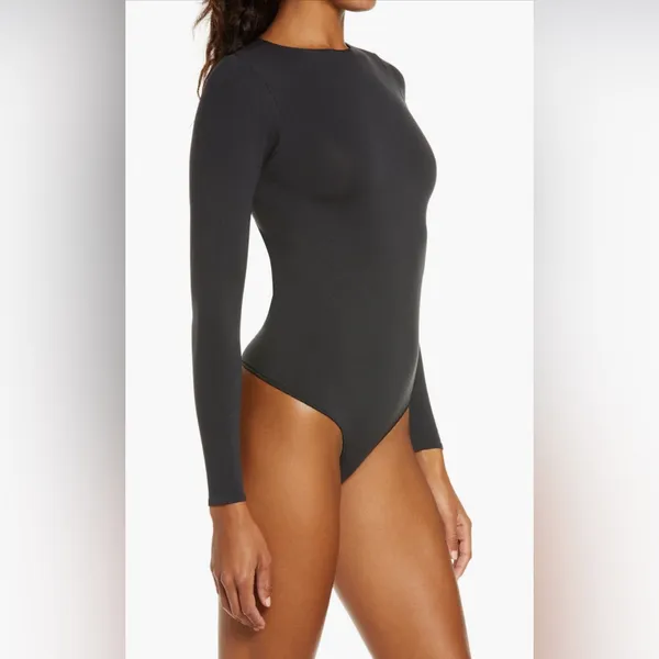 SKIMS Essential Bodysuits Crewmeck long sleeve, Size Small, $78 - Image 5