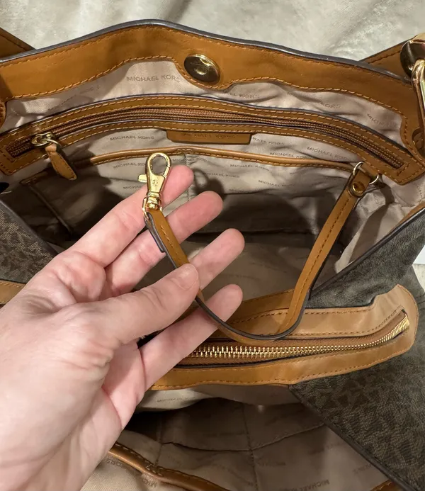 Michael Kors Raven Large Shoulder Bag - Image 6