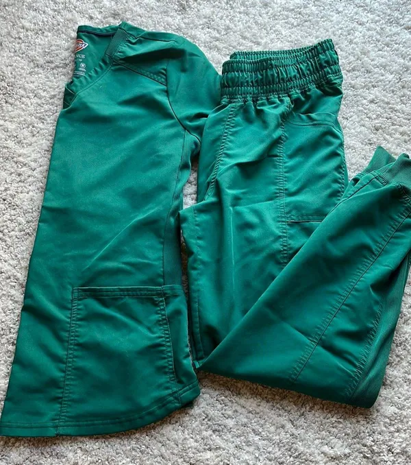Green Scrub Set Size XS - Image 2