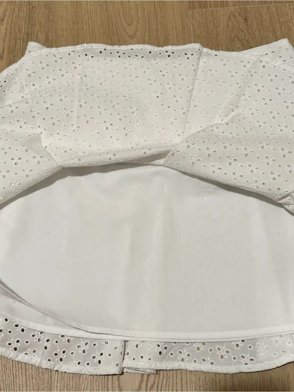 H&M NWOT White Eyelet Cotton Blend Mini Skirt - Image 3
