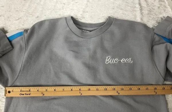 Buc-ee’s Striped crew neck sweater Sweatshirt Size small - Image 3