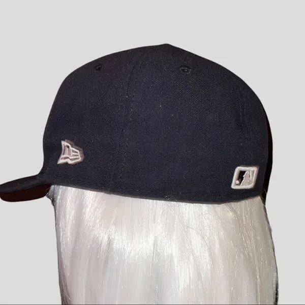 New era black Yankees cap with white logo Nwot - Image 3