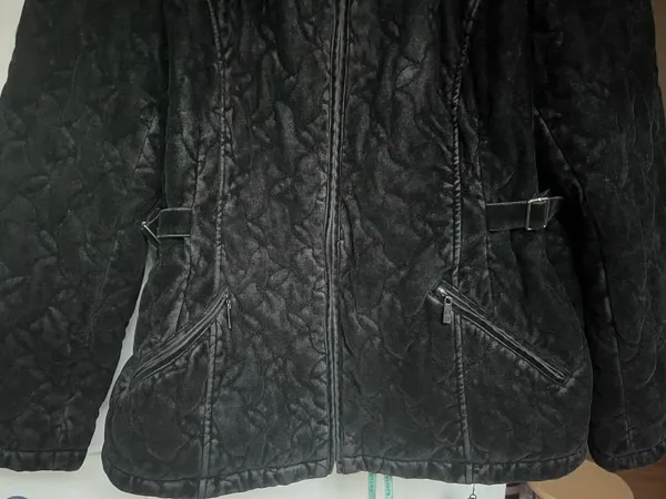 Vintage Black White Stag zip-up jacket featuring a plush faux-fur collar - Size M - Image 4