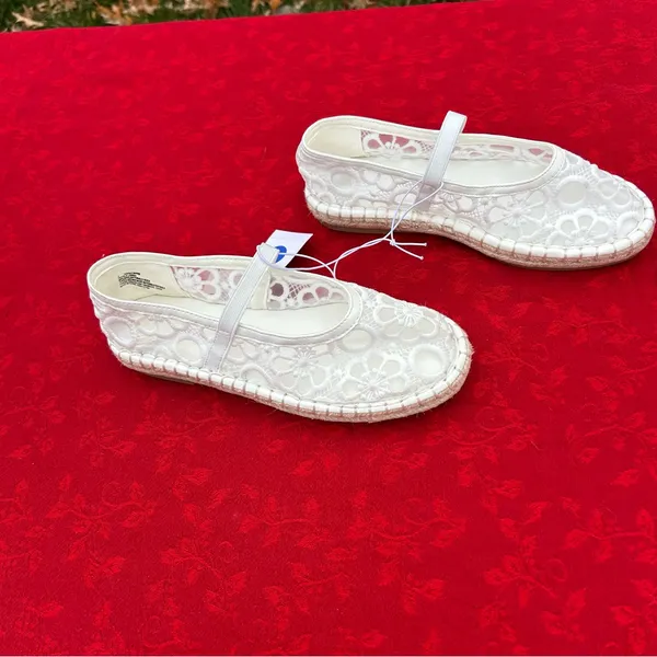 Universal Threads Women's‎ Celia Floral Lace Mary Jane Espadrille Flat by size 7 - Image 9