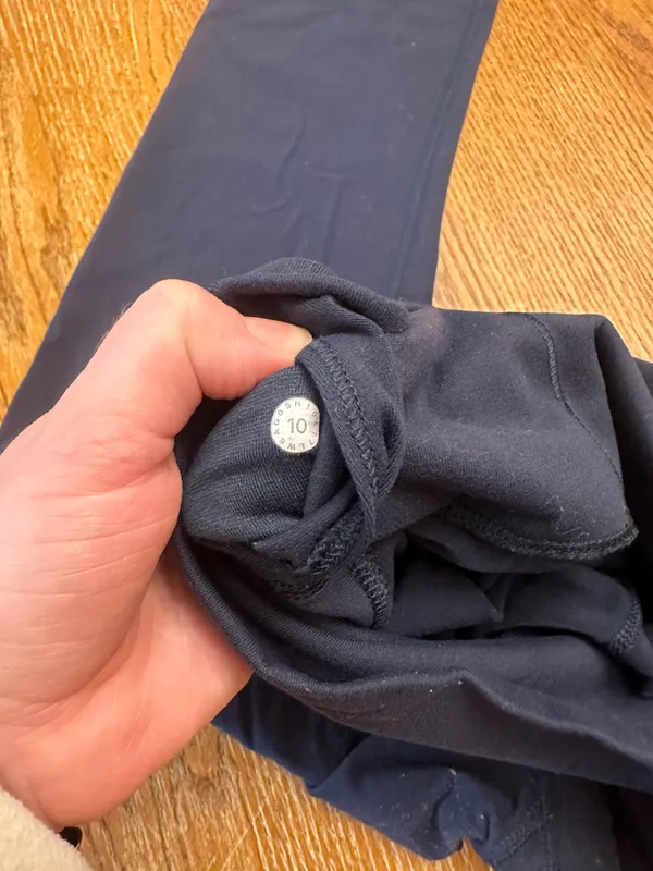 Navy Blue Cropped Leggings - Image 3