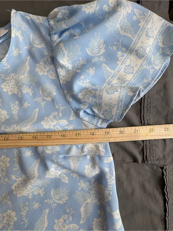 LC Lauren Conrad Light Blue Floral Short Sleeve Blouse - Image 7