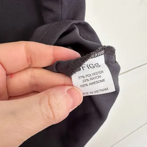 Figs Women’s Medium Grey Scrub Top - Image 5