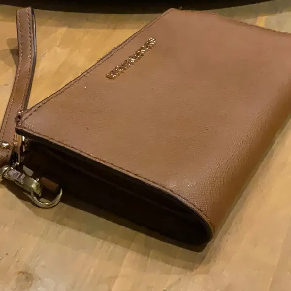 EUC Michael Kors Tan Leather Jetset Wristlet - Image 7