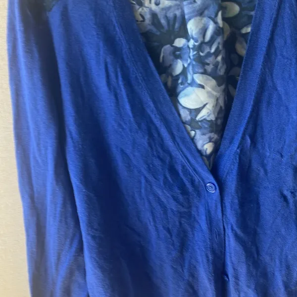 FINAL MARKDOWN LOFT Blue Patterned Cardigan medium - Image 2