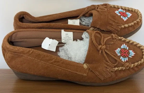 Cottage St. Women’s Brown Suede Beaded Fringe Moccasins Size 8M Rubber Sole - Image 2