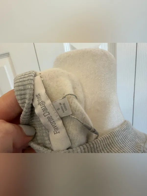 Favorite Daughter Mom of the Year Crewneck Sweatshirt Size Small NWT - Image 3