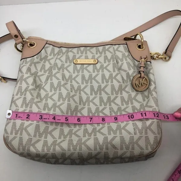 Michael Kors Signature crossbody vanilla purse - Image 9
