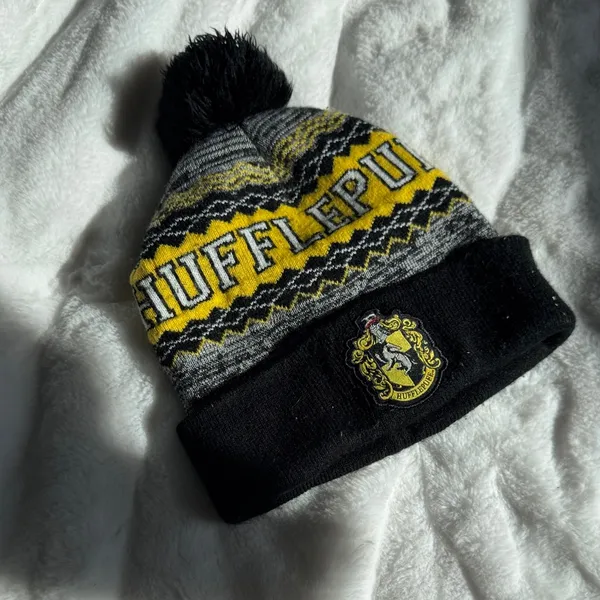 Harry Potter Hufflepuff Knit Pom Beanie Hat Black Yellow Warner Bros OS - Image 3