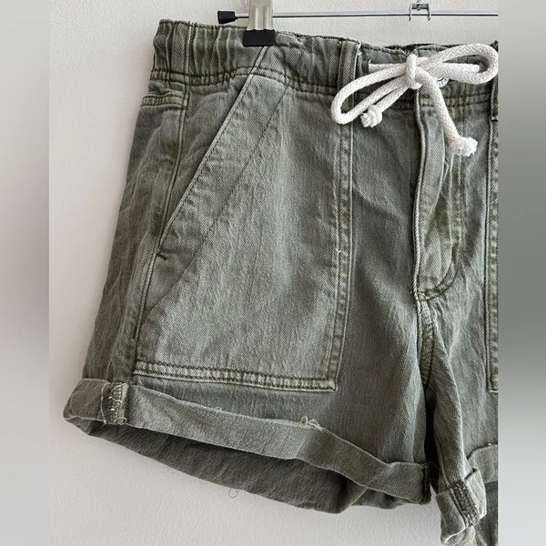 American Eagle Army Green Mid-Rise Shorts with a Tie Waistband, Stretch, Size 4 - Image 3