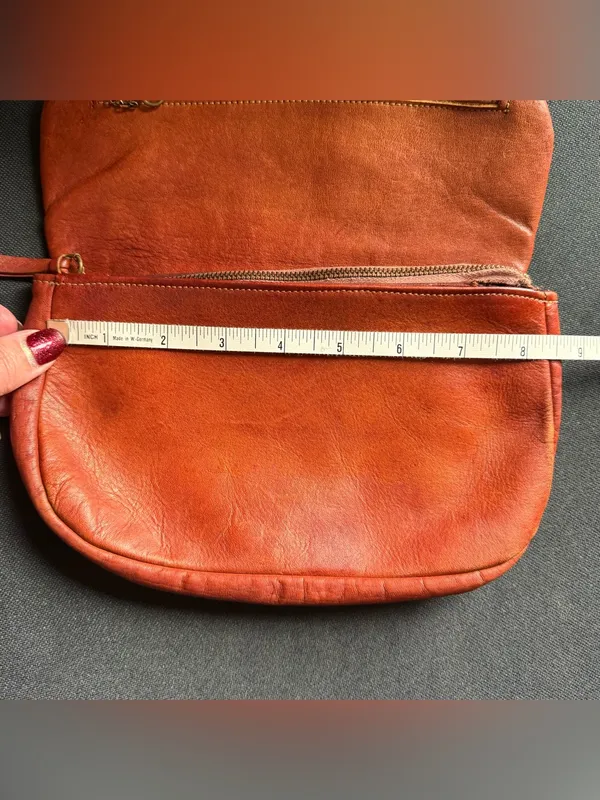 Vintage Fold Over Leather Clutch in Fair Condition - Image 7