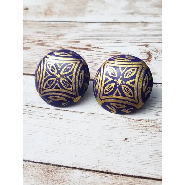 Vintage Clip On Earrings Large Statement Earrings Violet with Gold Tone Pattern - Image 2