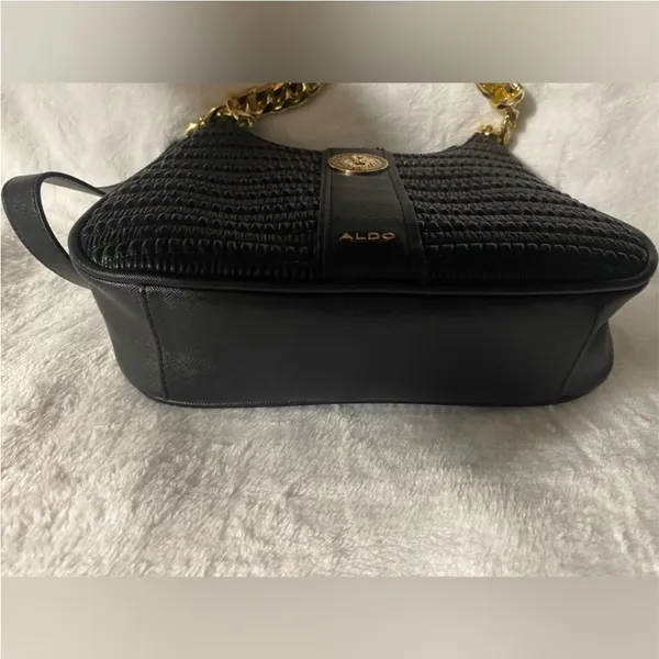 Aldo Black Textured Faux Leather Shoulder Bag Chunky Chain Detail and Lion Logo - Image 9