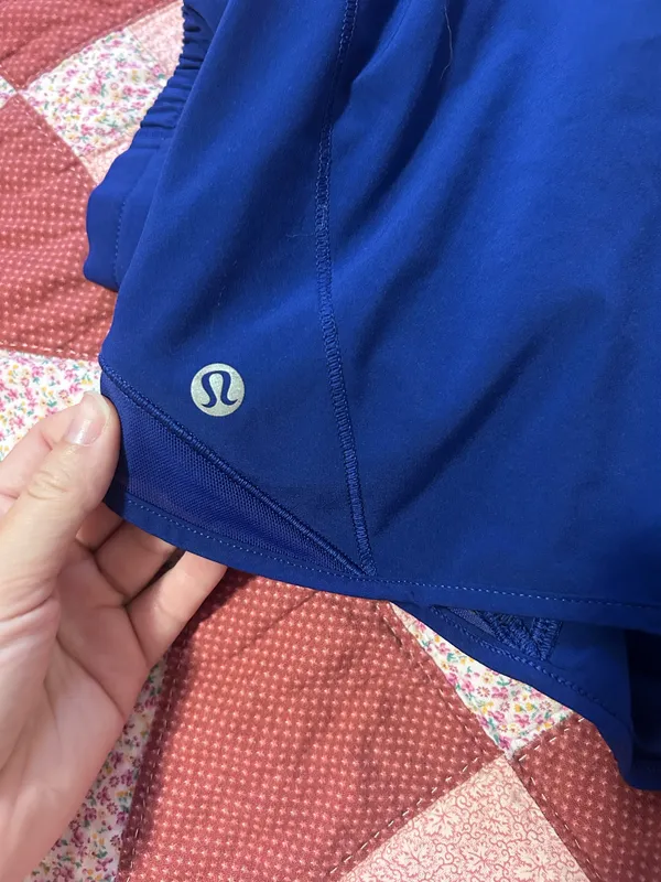 Lululemon Shorts Hotty Hot 4" - Image 4