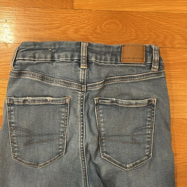 American Eagle outfitters distressed curvy hi-rise jegging size 4 short . - Image 4
