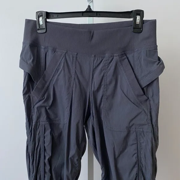 Lululemon Size 6 Charcoal Grey Studio Pant Ruched Leg Cargo Athletic Trousers - Image 2