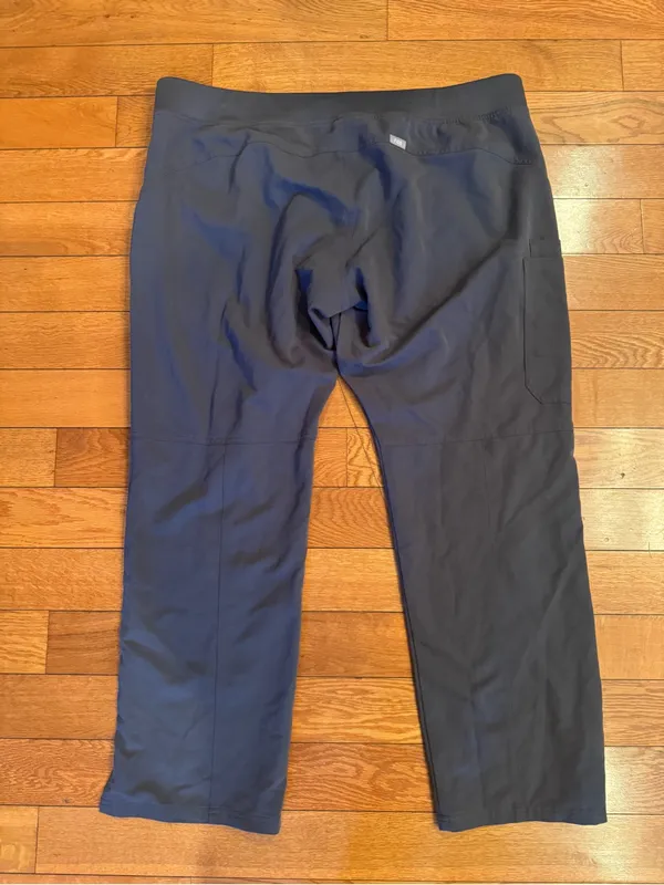FIGS Women's Charcoal Grey Kade Cargo Scrub Pants - Size XXL (EUC) - Image 4