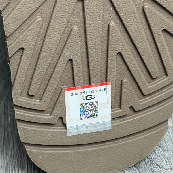 Ugg Classic Dipper Boots - Image 10