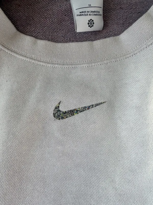 Nike boxy cropped crewneck size 1X - Image 2