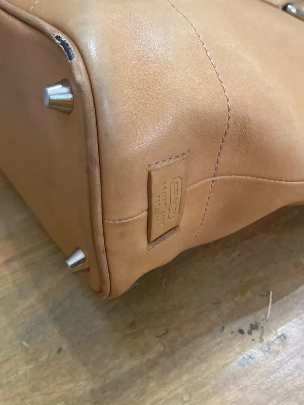 Vintage Coach Hampton Tote / Tan Leather Satchel from 2001 - Image 8
