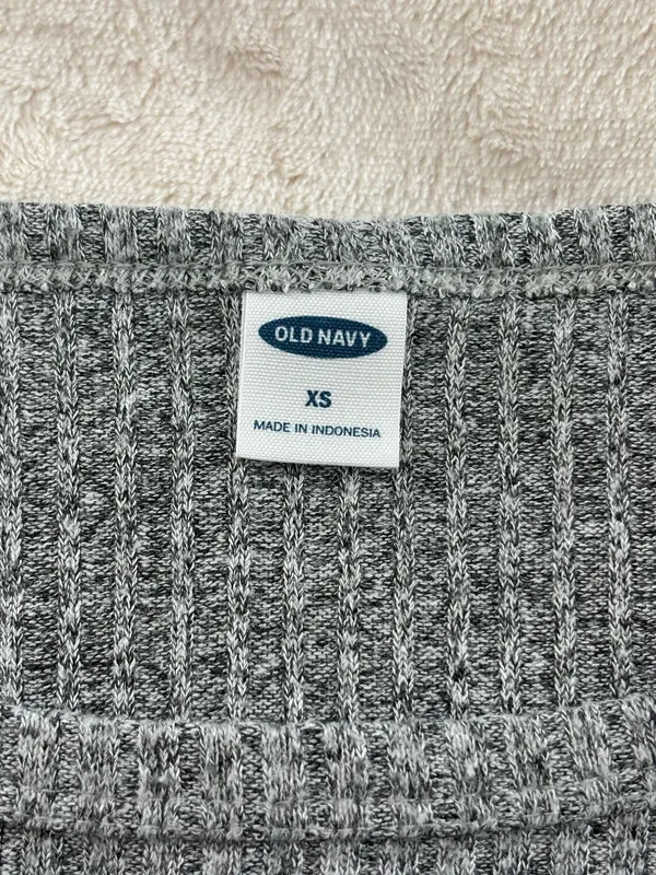 Old navy pajama top - Image 4